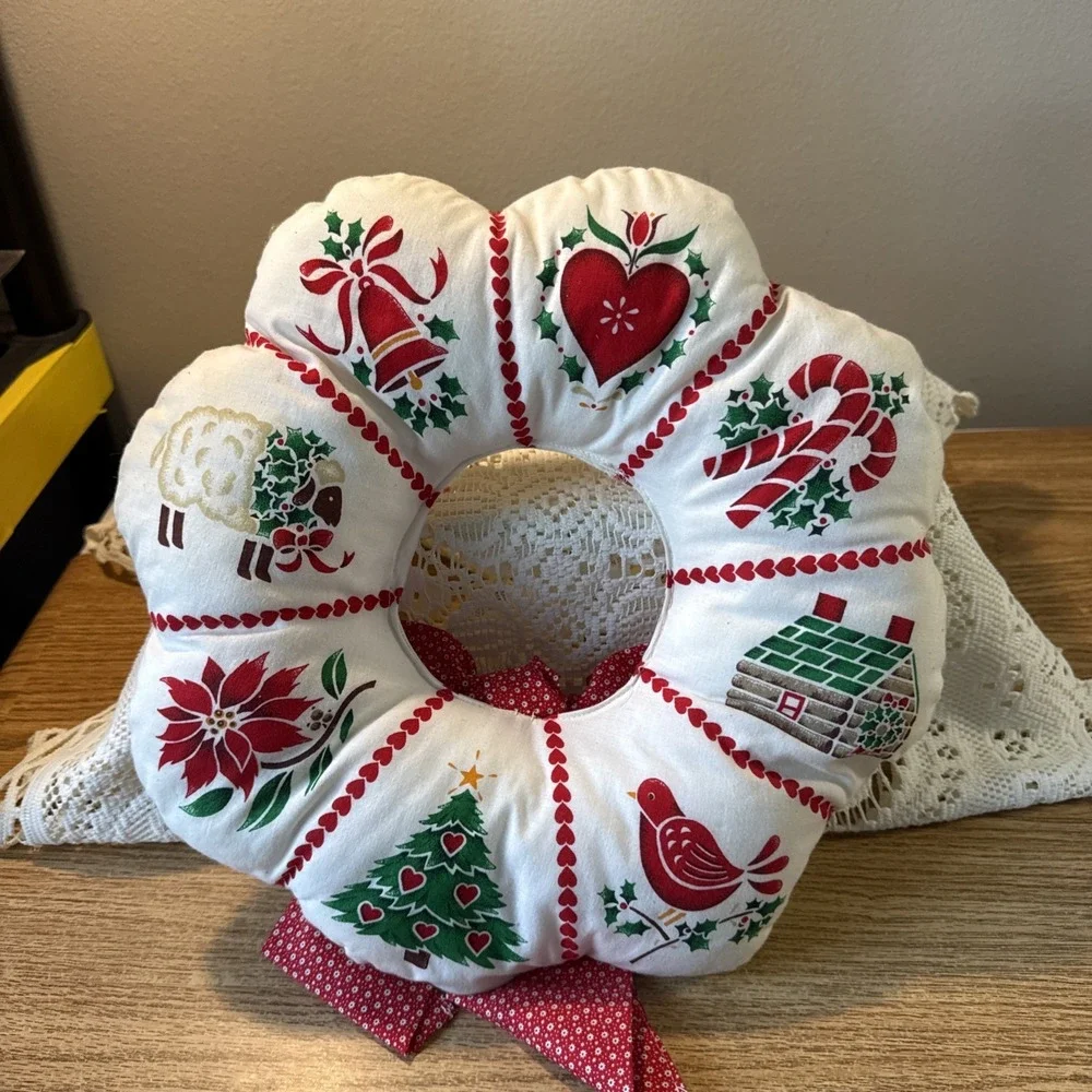 Vintage Christmas Stuffed Wreath Pillow Fabric Holiday Wall Hanging Cottage